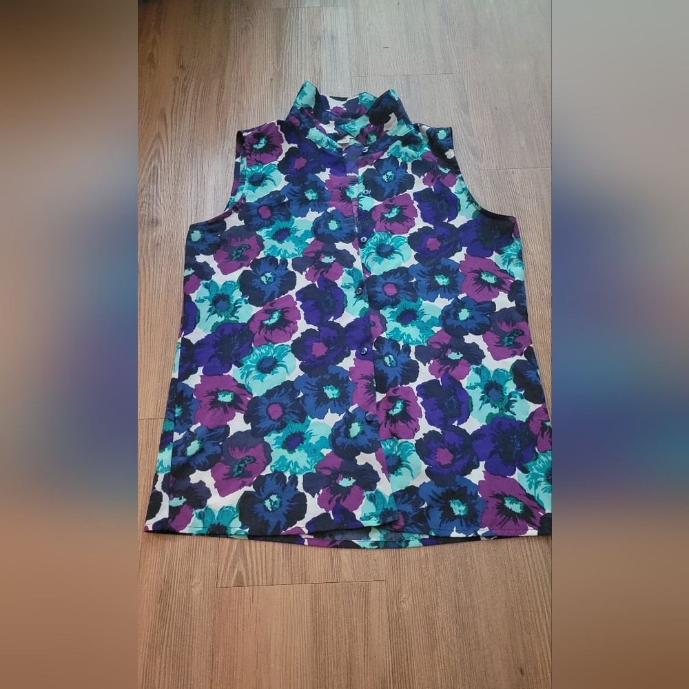 LOFT Sleeveless Button-Down Blouse